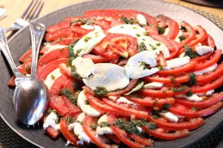 tomate cheese salad