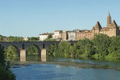 Montauban Tarn river bridge
