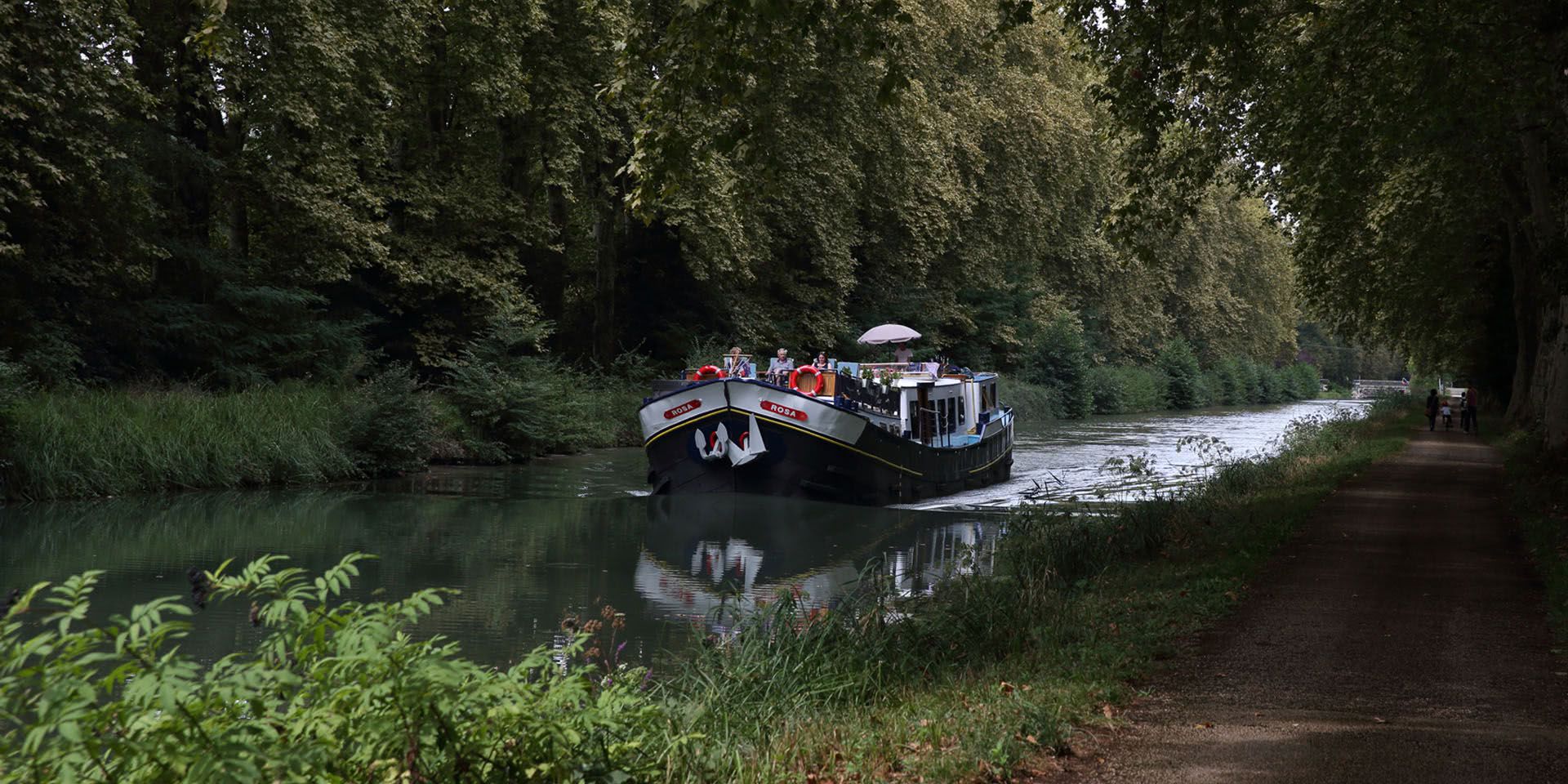 Rosa barge cruising